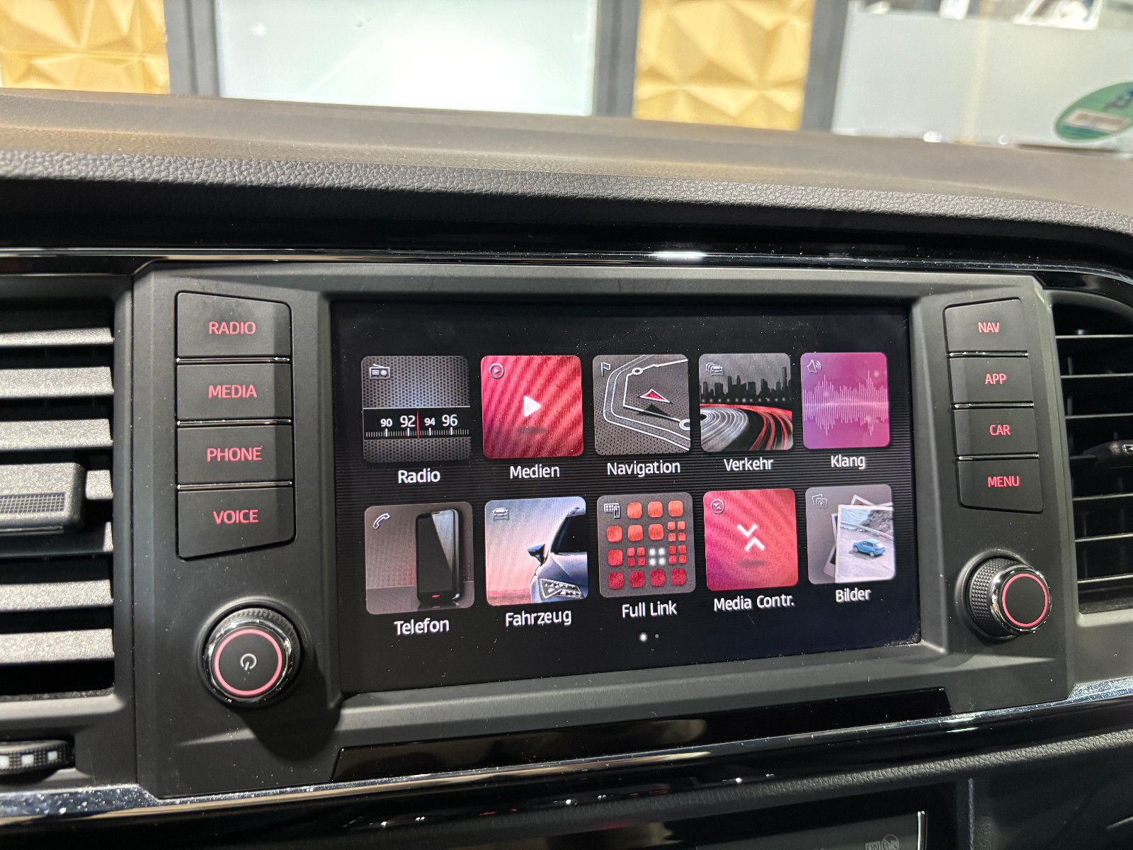 Fahrzeugabbildung SEAT Ateca FR'/LED/NAVI/KAMERA/ALCANTARA/ASSIST