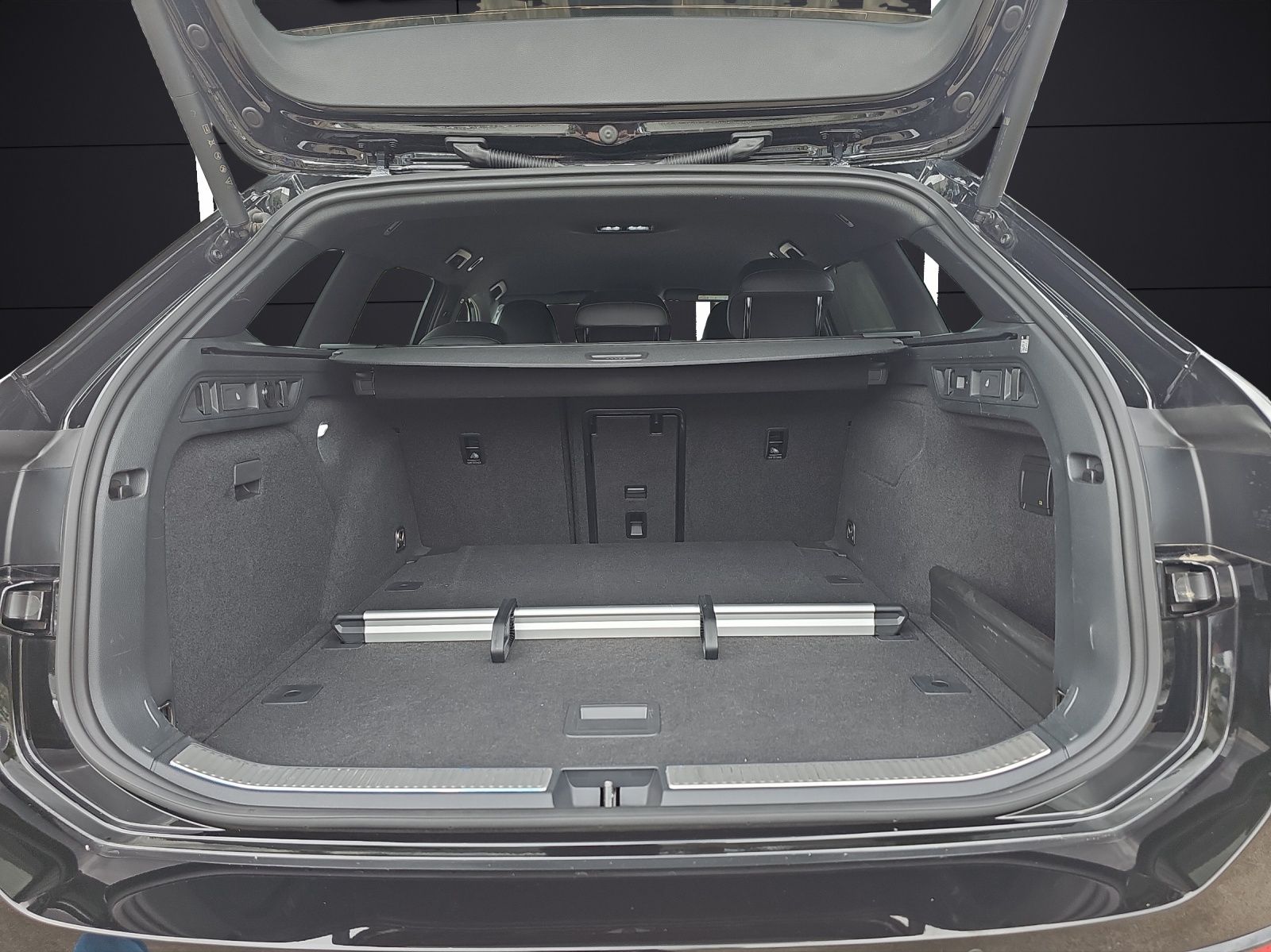 Fahrzeugabbildung Volkswagen Passat TDI DSG R-Line Black Style MATRIX ACC DCC