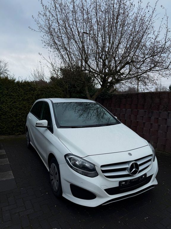 Image of Mercedes-Benz B 220