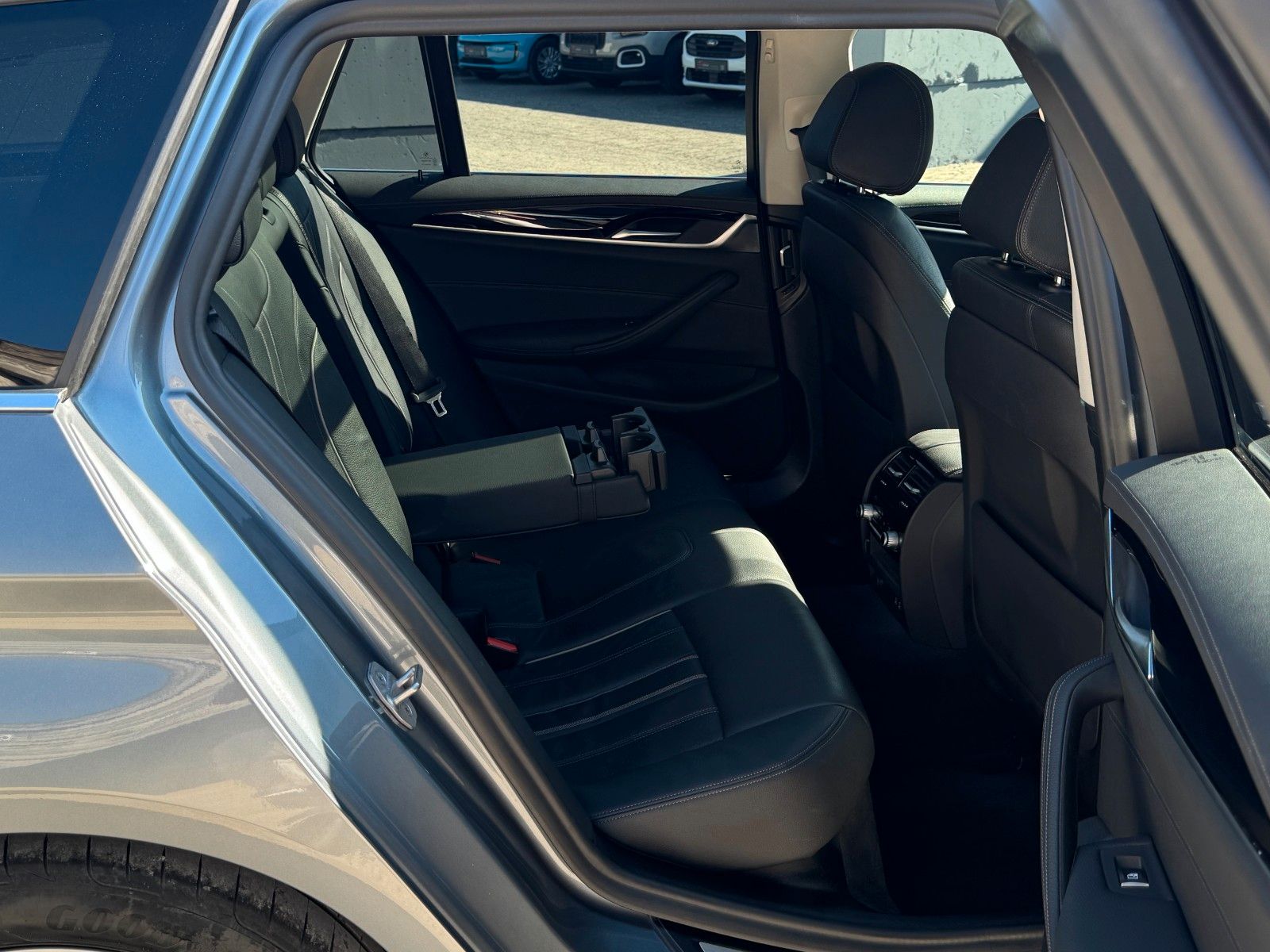 Fahrzeugabbildung BMW 520i Touring Luxury Line Pano Leder HiFi CAM AHK