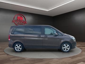 Mercedes V 220 - 2
