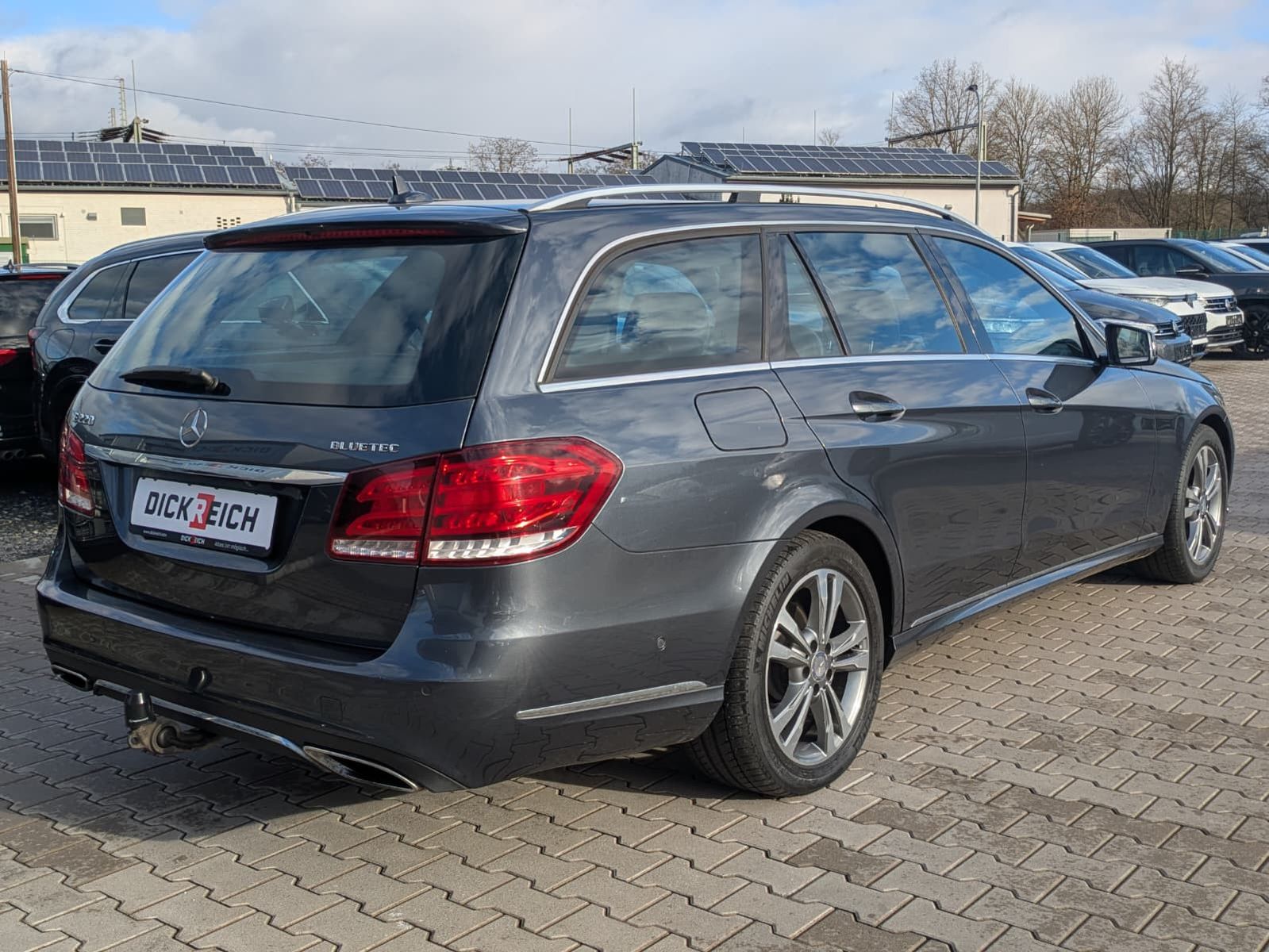 Fahrzeugabbildung Mercedes-Benz E 220 Avantgarde LED*AHK*KAMERA*TEMP*NAVI*SHZ