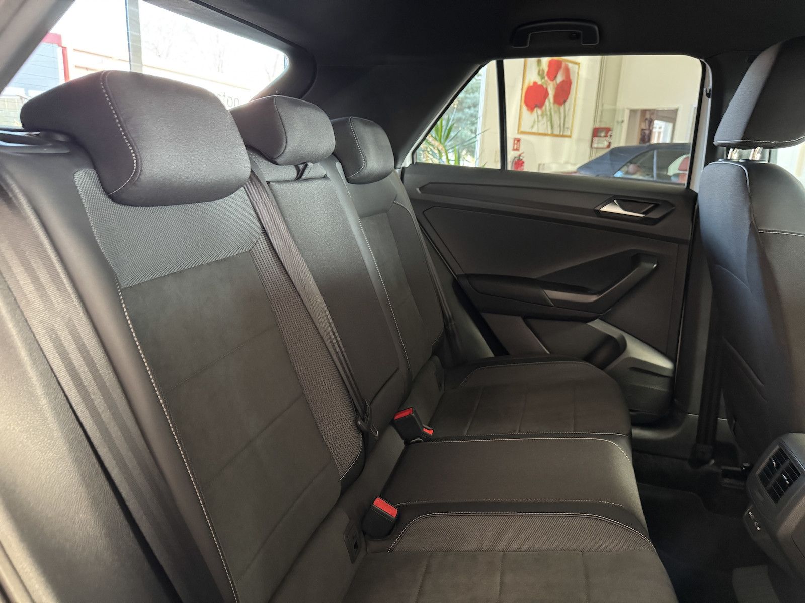 Fahrzeugabbildung Volkswagen T-Roc 1.5 DSG R-Line/Black/1.Hd/Spur/Park/Ahk