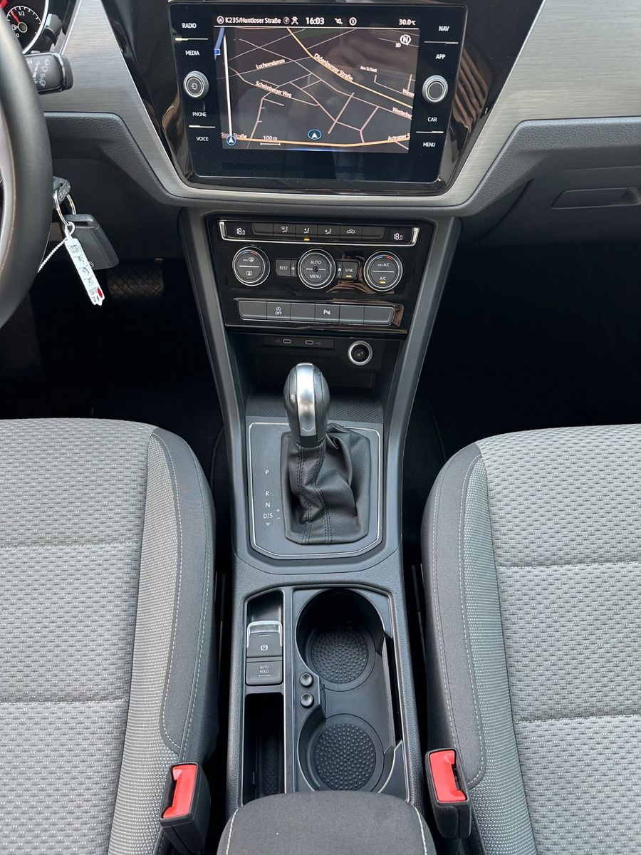 Fahrzeugabbildung Volkswagen Touran 2.0 TDI DSG Comfortline NAV+LED+AHK