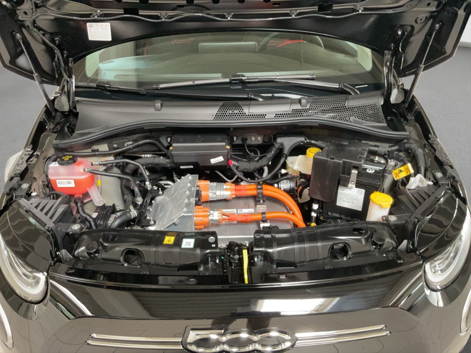 Fahrzeugabbildung Fiat 500e + Komfort Paket, Style Paket