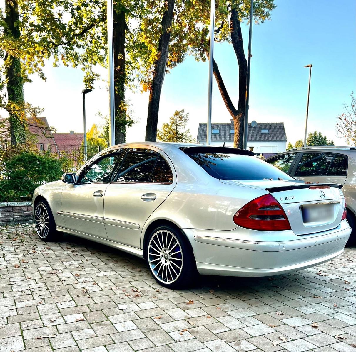 Mercedes-Benz E 320