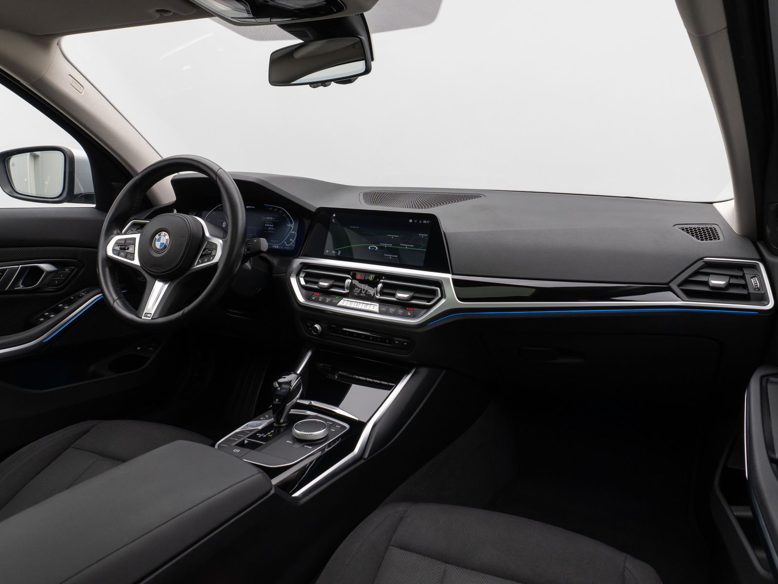 Fahrzeugabbildung BMW 330e  Laser Glasdach HUD H/K Stop&Go AHK Komfort