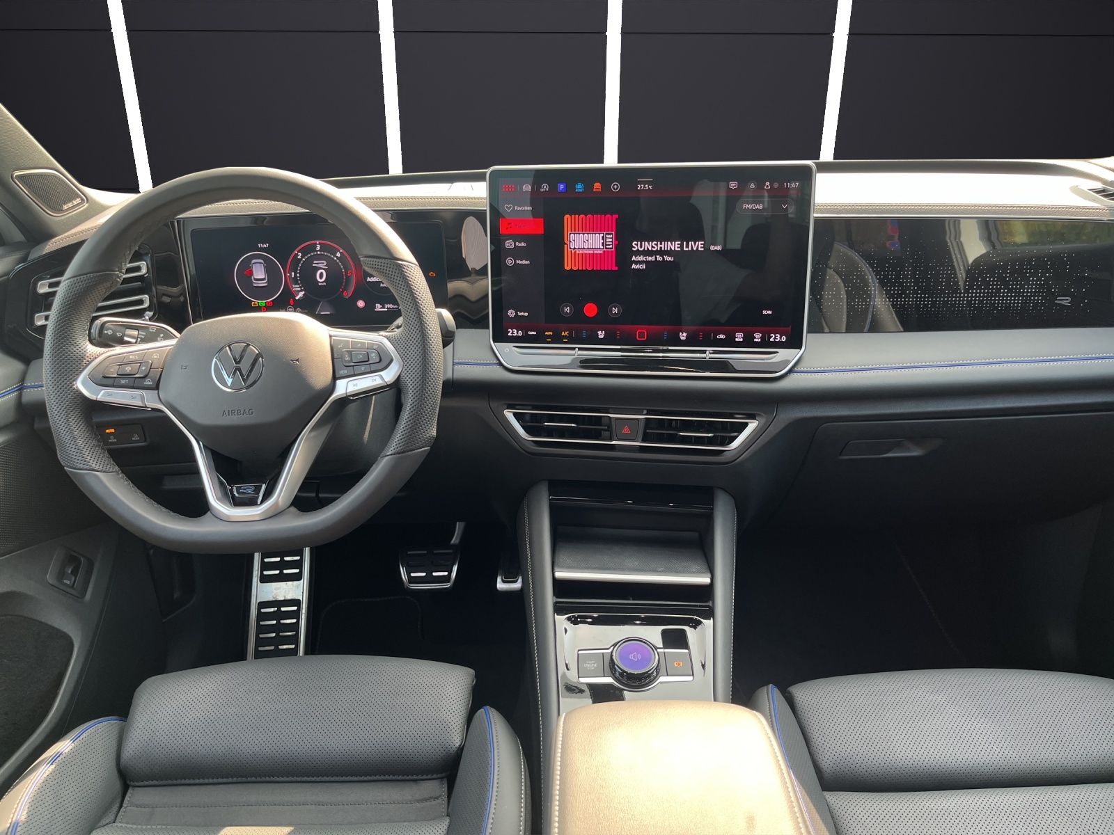 Fahrzeugabbildung Volkswagen Tiguan TDI R-Line 4M DSG MATRIX AHK PANO 20" NAV