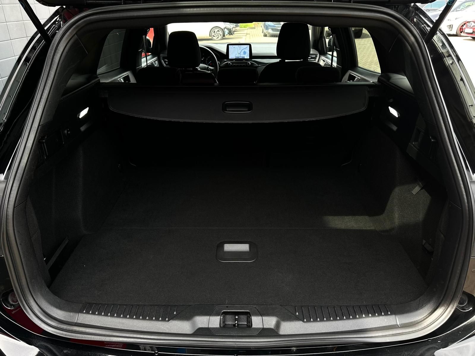 FORD Focus 1.0 EB ST LINE BLACK * SHZ#LF#FH#NAVI#TEMP - Image 7