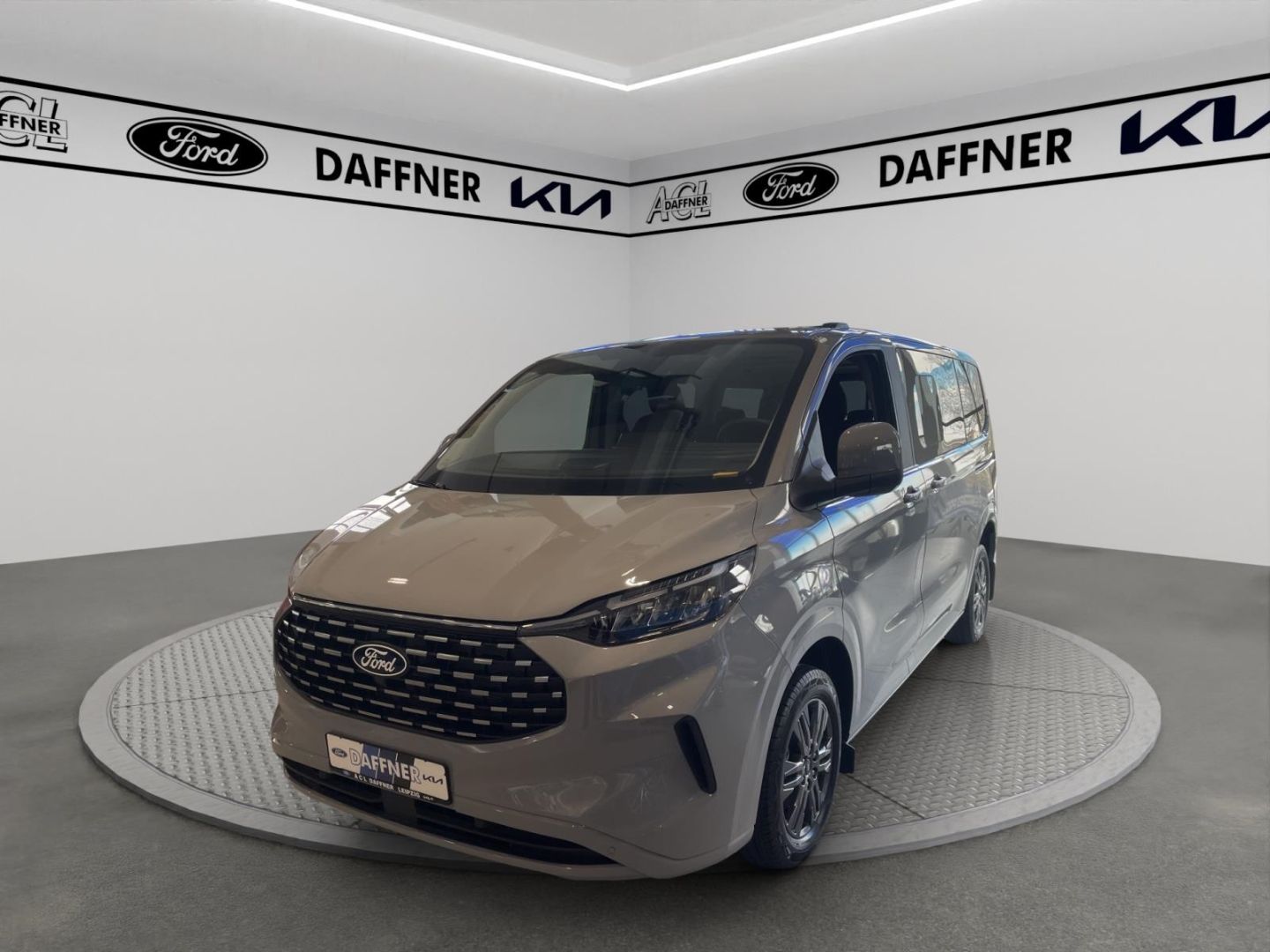 Fahrzeugabbildung Ford Tourneo Custom Bus 320 L1 Titanium FWD Titanium