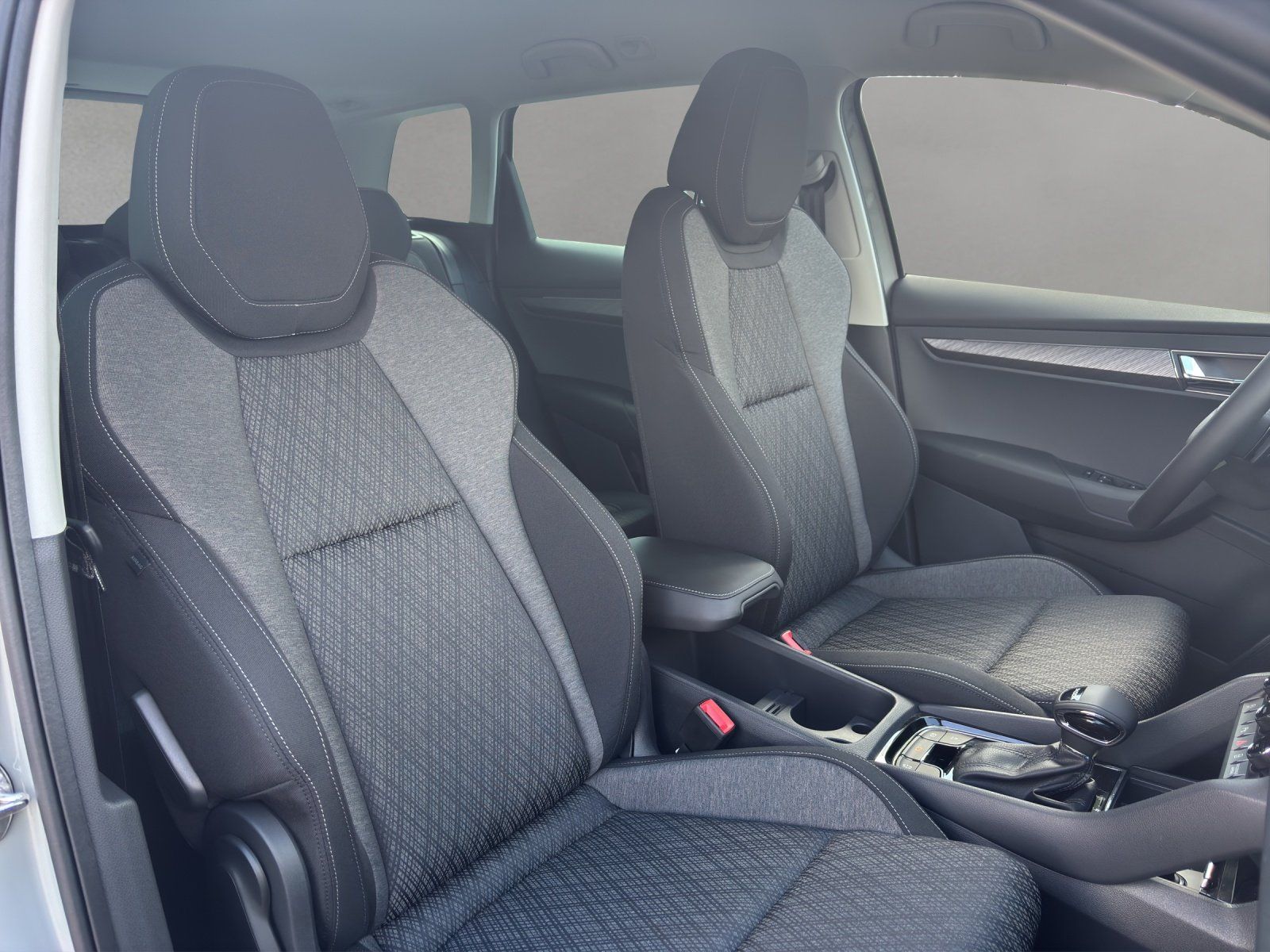 Fahrzeugabbildung SKODA Karoq Balance 1,5 TSI ACC+AHK+MATRIX-LED+KAMERA
