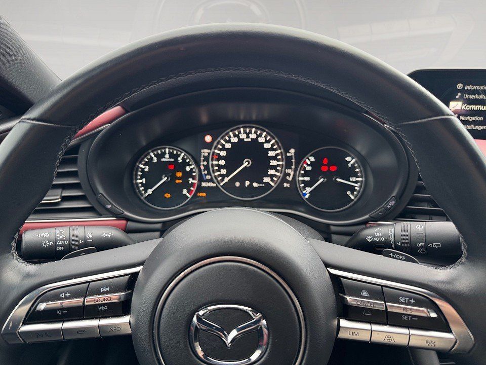 Fahrzeugabbildung Mazda 3 X 2.0i 186PS AWD A/T SELECTION DES-P PRE-P LED