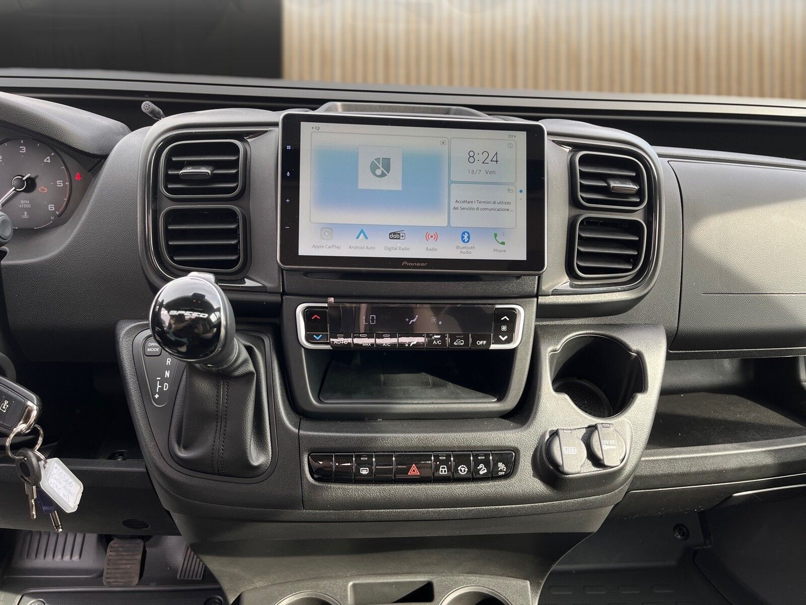 Fahrzeugabbildung Eura Mobil Van V 595 HB Mondial Plus Paket, Markise