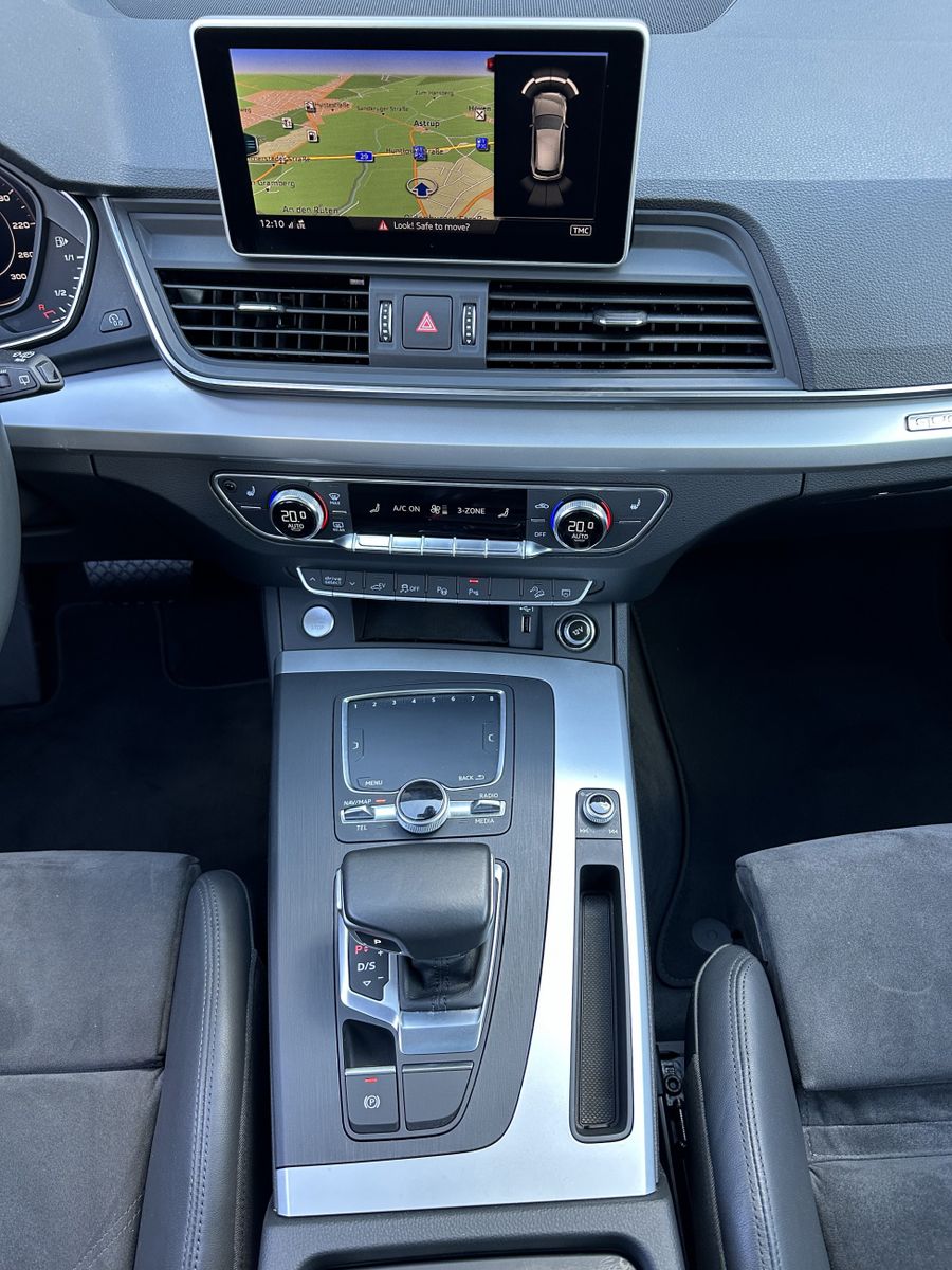 Fahrzeugabbildung Audi Q5 55 TFSIe Quattro S-Line NAV+LED+AHK+PANO+B&O