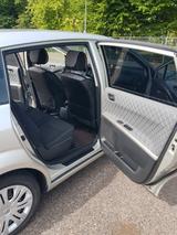 Toyota Corolla Verso 2.0-l-D-4D Sol Sol - Toyota Corolla Verso mit Diesel-Antrieb: 2.0