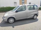 Toyota Yaris 1.3, Klimaanlage, Top Zustand, Tüv- - Toyota Yaris mit Benzin-Antrieb: Kleinbus