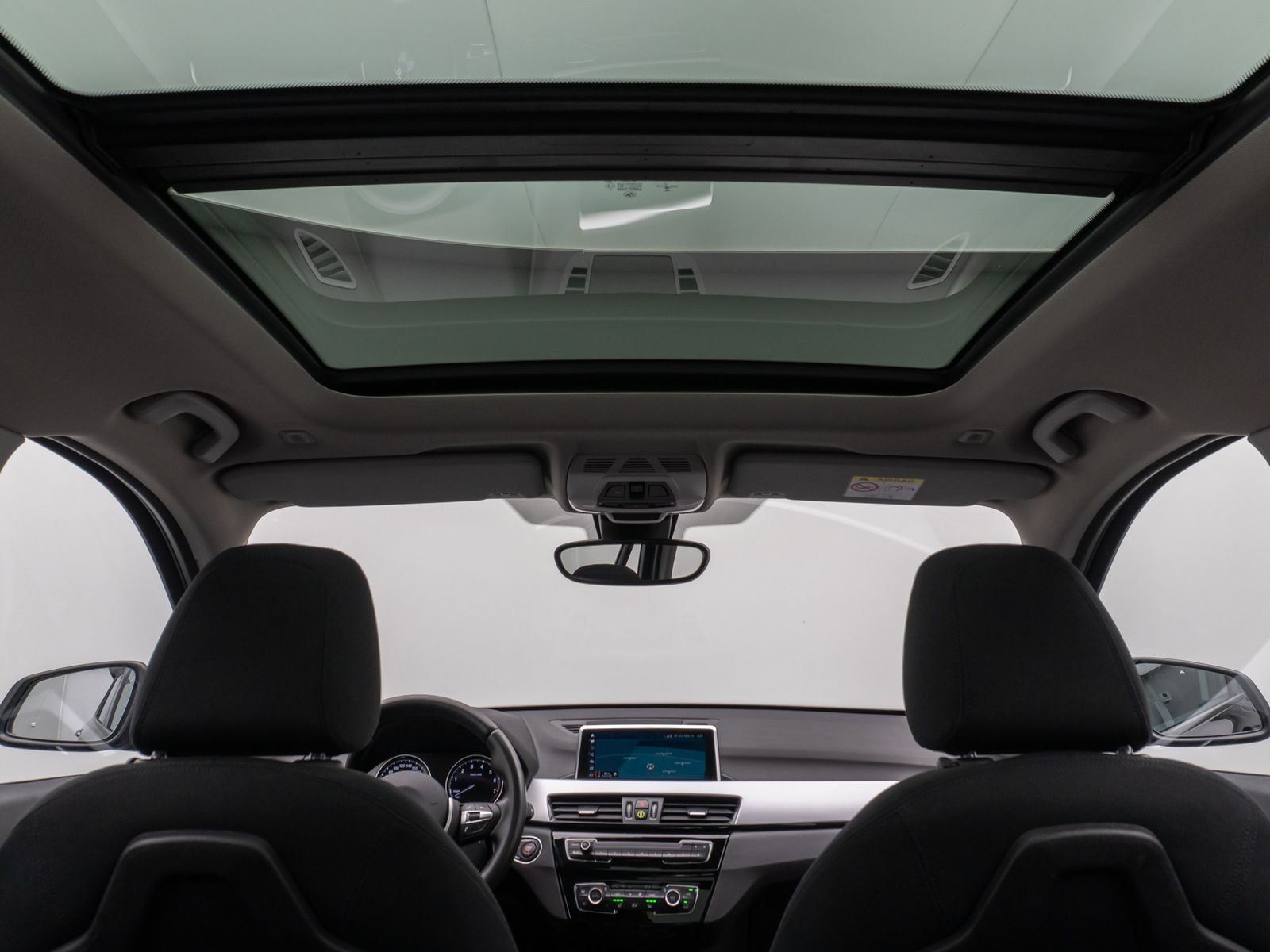 Fahrzeugabbildung BMW X1 sD20i Panorama Navi Lordos DAB HiFi Parkassis