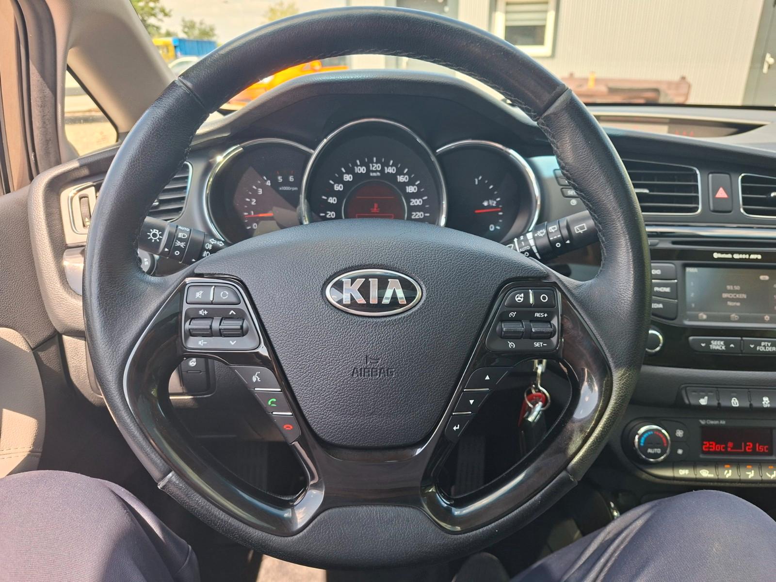 Kia cee'd 2015 — photo 12