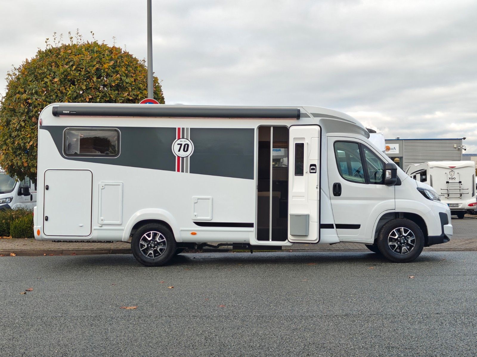 Fahrzeugabbildung LMC Tourer T 660 G -  663 70 Jahre, 140PS -