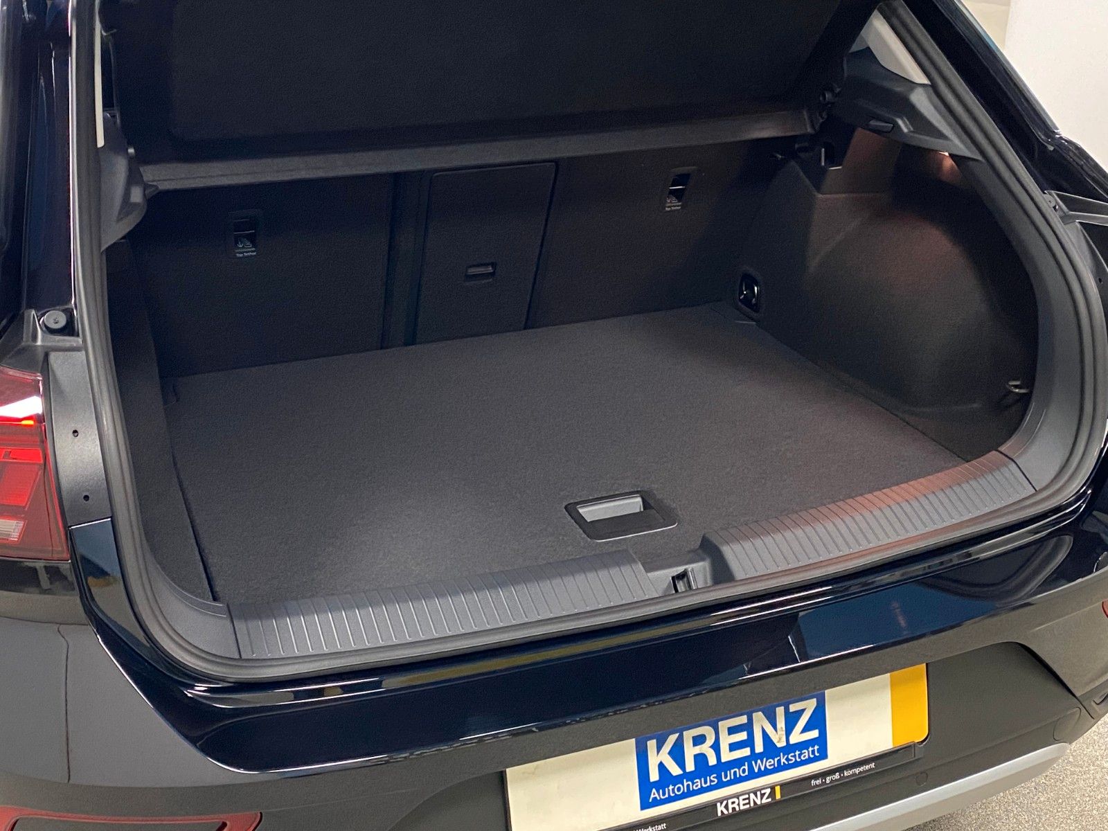 Fahrzeugabbildung Volkswagen T-Roc 1.5 TSI Life+KAMERA+ready2Discover+LED+16"