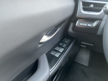 Lexus UX - 12