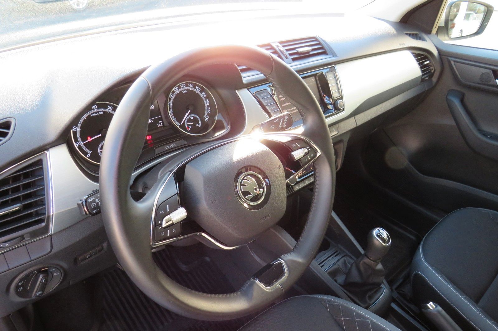 Fahrzeugabbildung SKODA Fabia Combi Ambition GRA SITZH. APP-CONNECT 1.HD