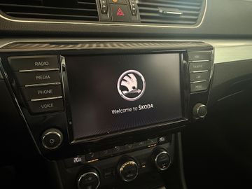 Skoda Superb COMBI 2.0 TDI DSG XENON NAVI ACC AHK