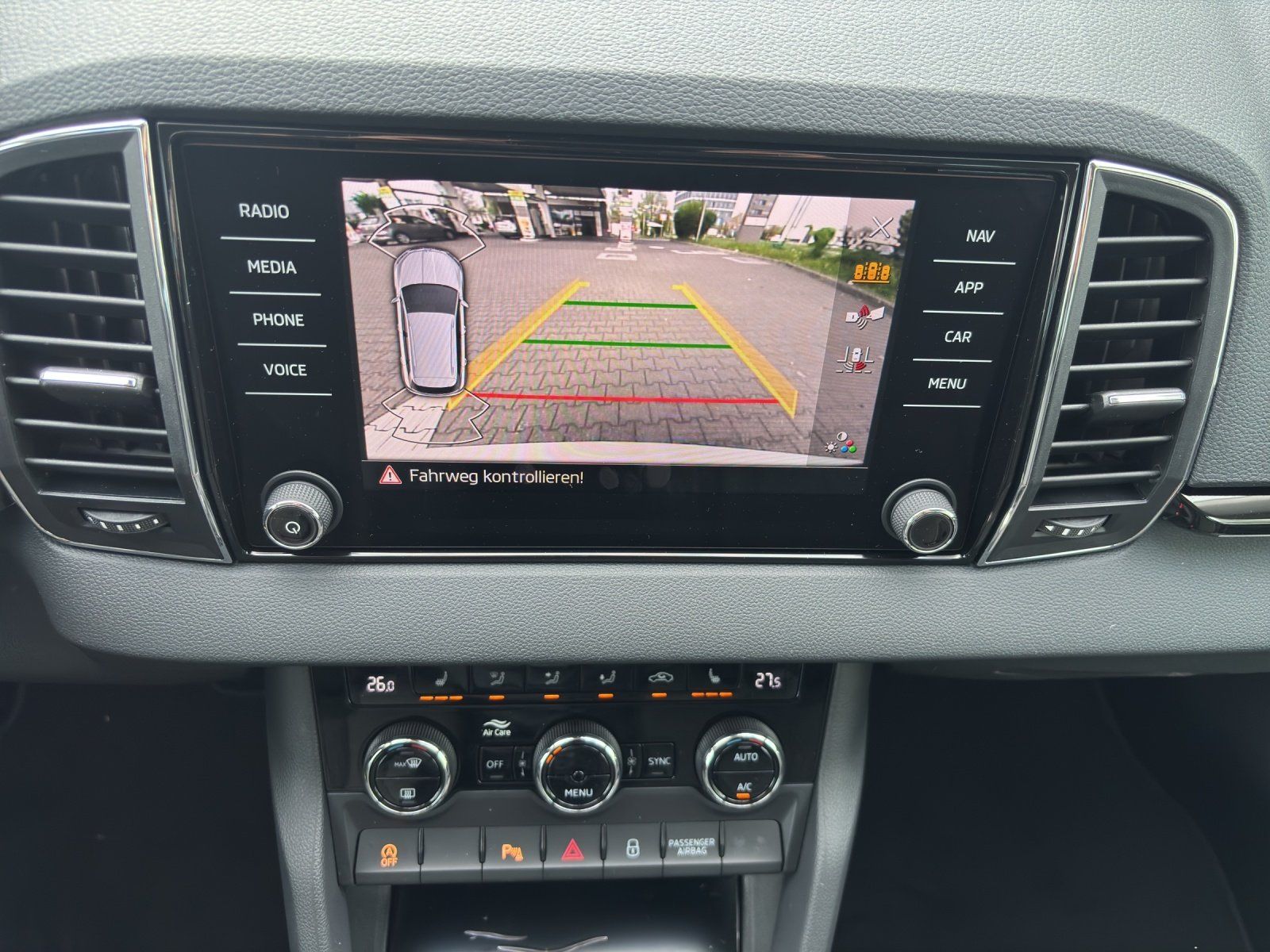 Fahrzeugabbildung SKODA Karoq Balance 1,5 TSI 110 kW DSG MATRIX/RFK/AHK