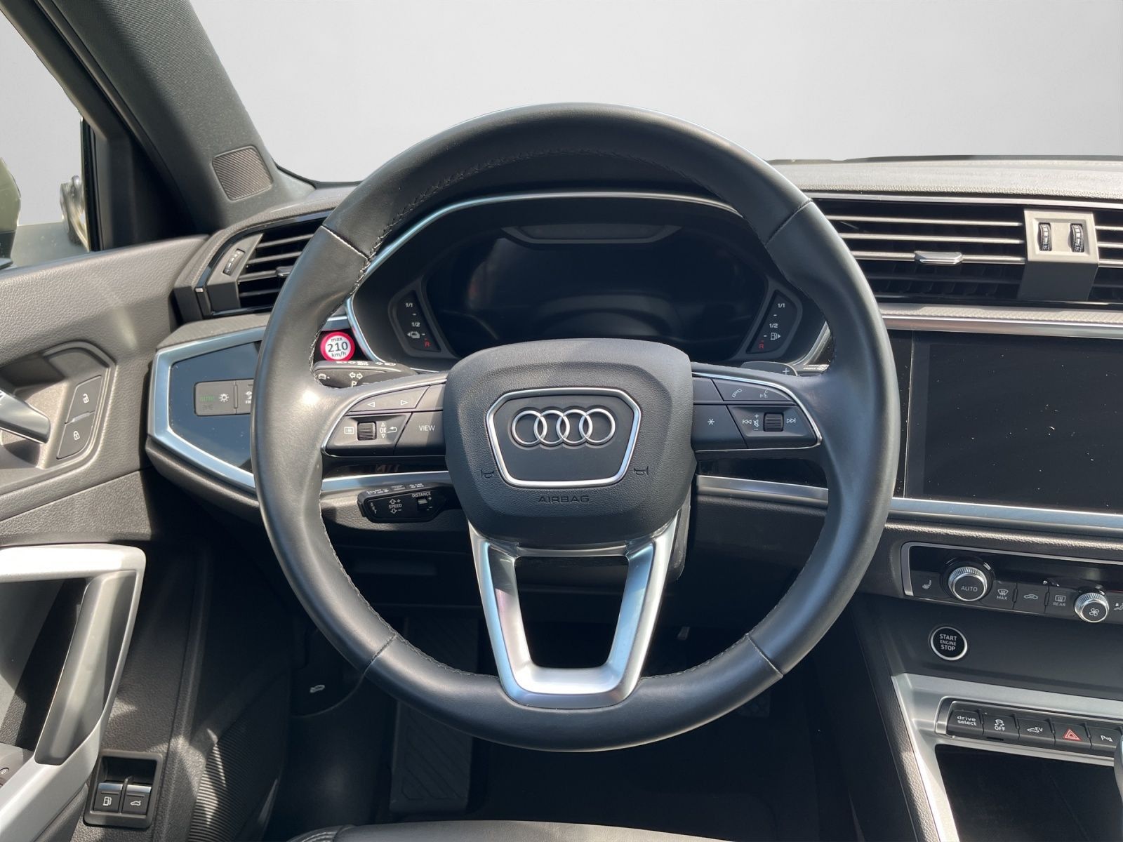 Audi Q3 45 TFSIe S tronic NAVI PANO KAMERA ACC foto 10