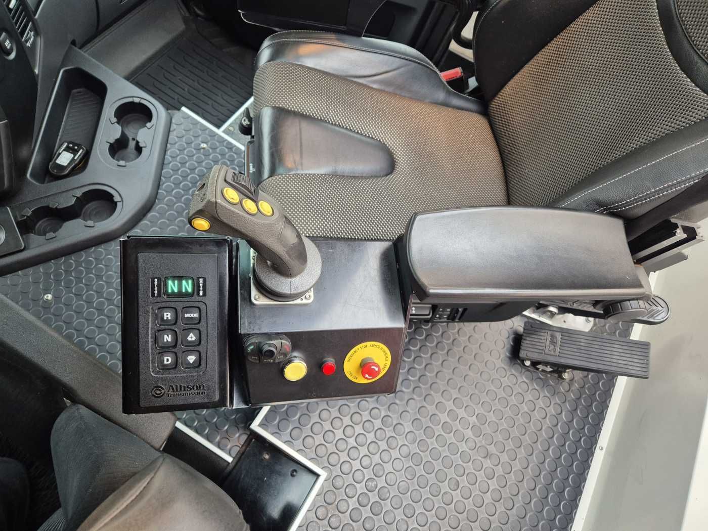 Fahrzeugabbildung Mercedes-Benz TUROX 8x8 Eschlböck Biber 92 Holzhacker / 1.512h