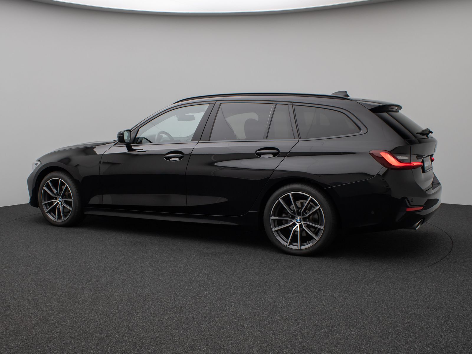 Fahrzeugabbildung BMW 320d  Kamera DAB HiFi DrivAssist Alarm LED Sport