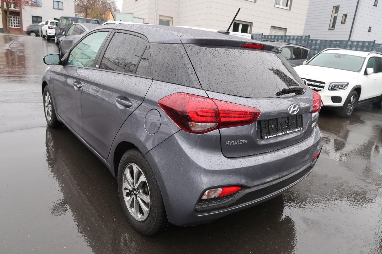 Hyundai i20 YES! mit erst 18.000 KM # Lieferung möglich.