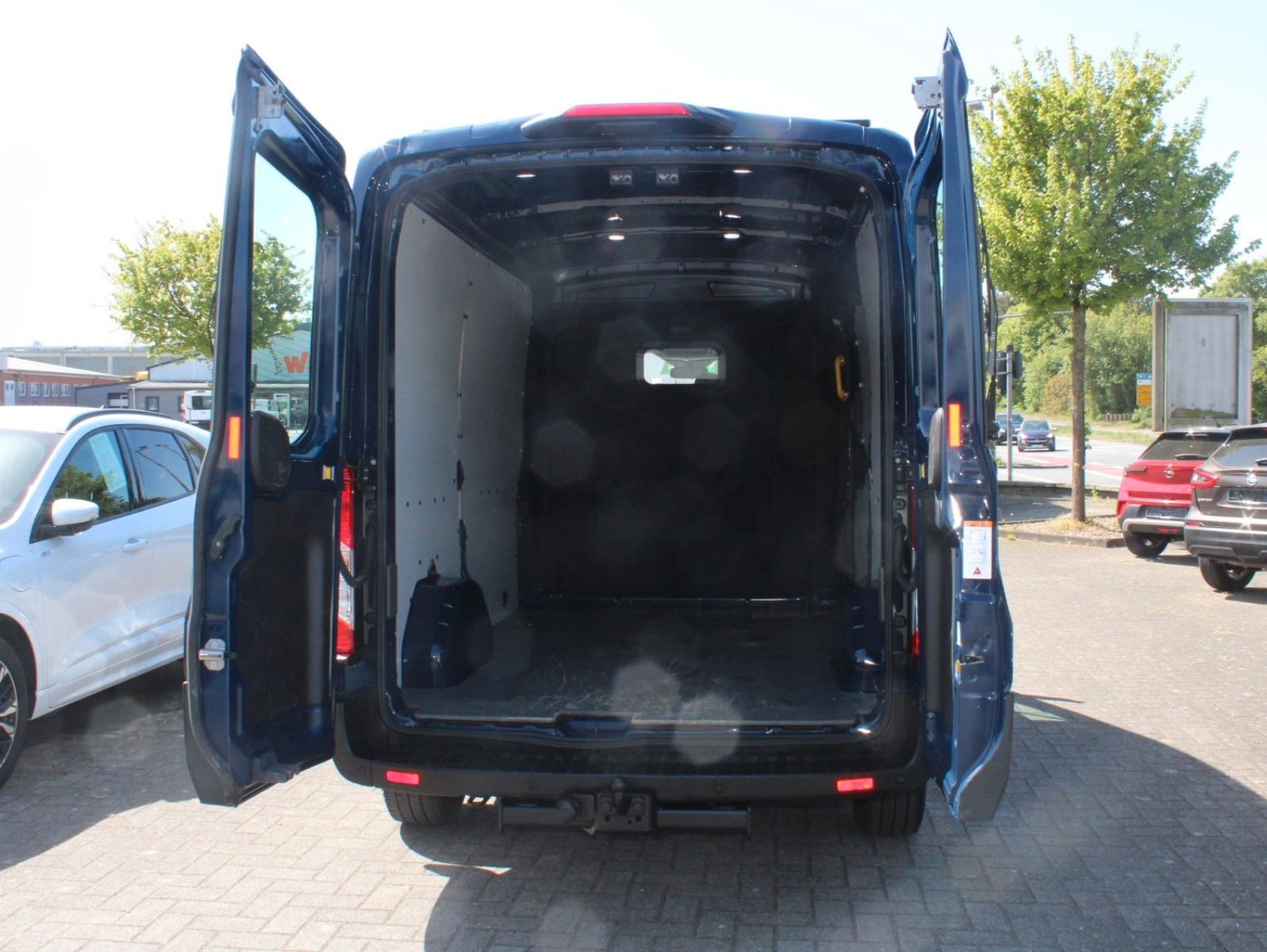 Fahrzeugabbildung Ford Transit L2 H2 Kasten LKW AHK PDC Kamera uvm.