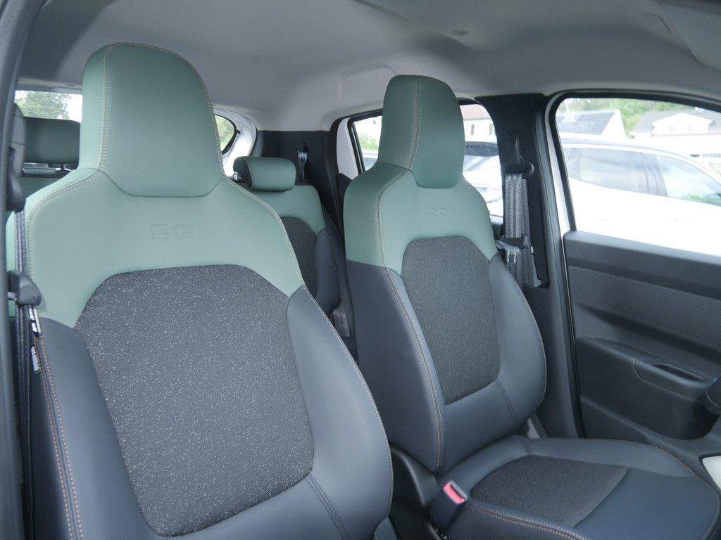 Fahrzeugabbildung Dacia Spring Extreme Electric 65 CCS (30 kW DC)