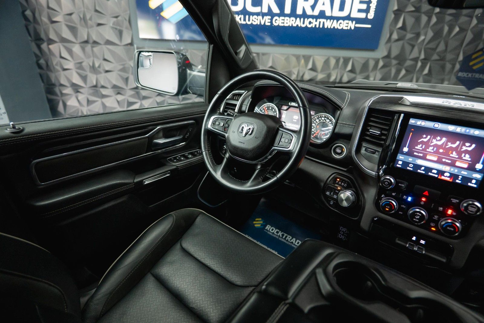 Fahrzeugabbildung Dodge RAM 5.7 V8 HEMI 4x4 LARAMIE Offroad Night LED