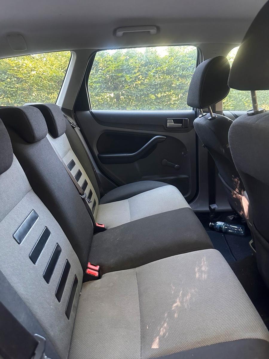 Ford Focus 2010 — photo 6