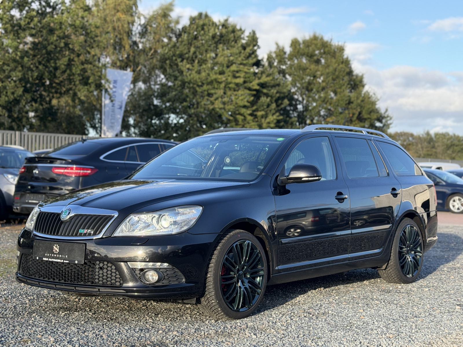 Skoda Octavia 2011 — салон