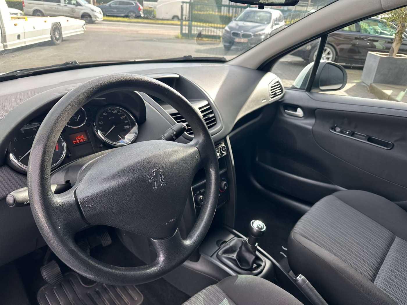 Peugeot 207 2010 — photo 8