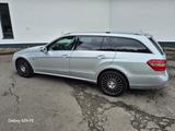 Mercedes-Benz E 250 T BlueEFFICIENCY AVANTGARDE AVANTGARDE - Mercedes-Benz Kombi aus dem Jahr 2011