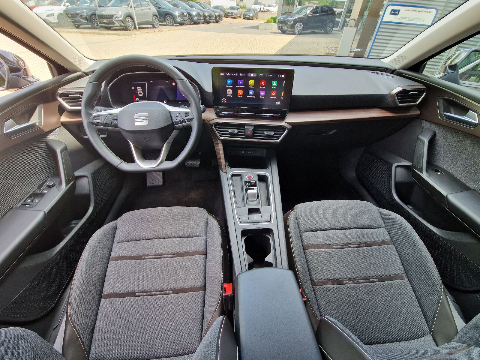 Fahrzeugabbildung SEAT Leon 1.5 TSI DSG Xcellence NAVI LED