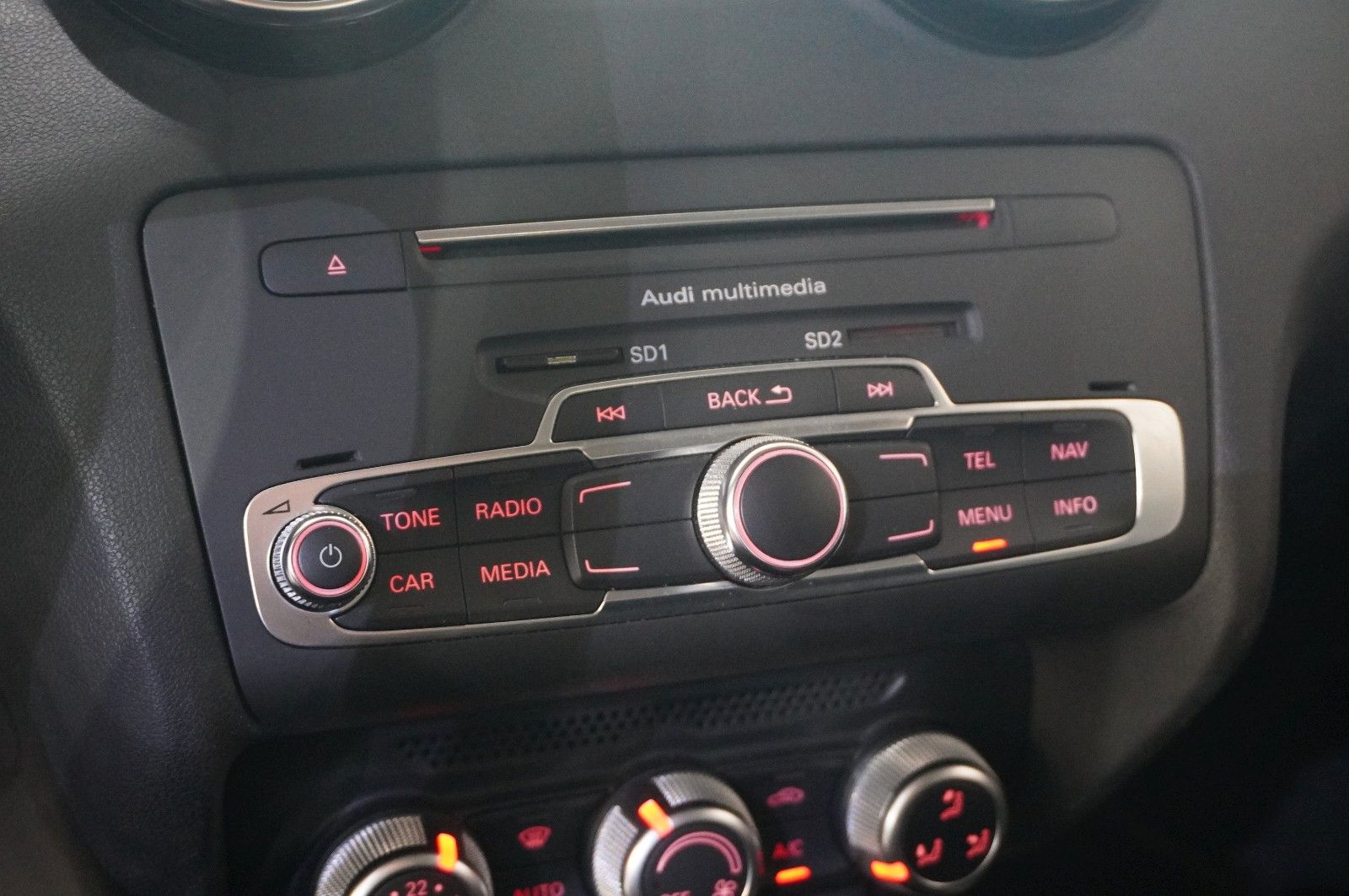 Fahrzeugabbildung Audi A1 1.4 TFSI NAVI/BI-XENON/SHZ/SPORT/PDC/TEMP/AHK