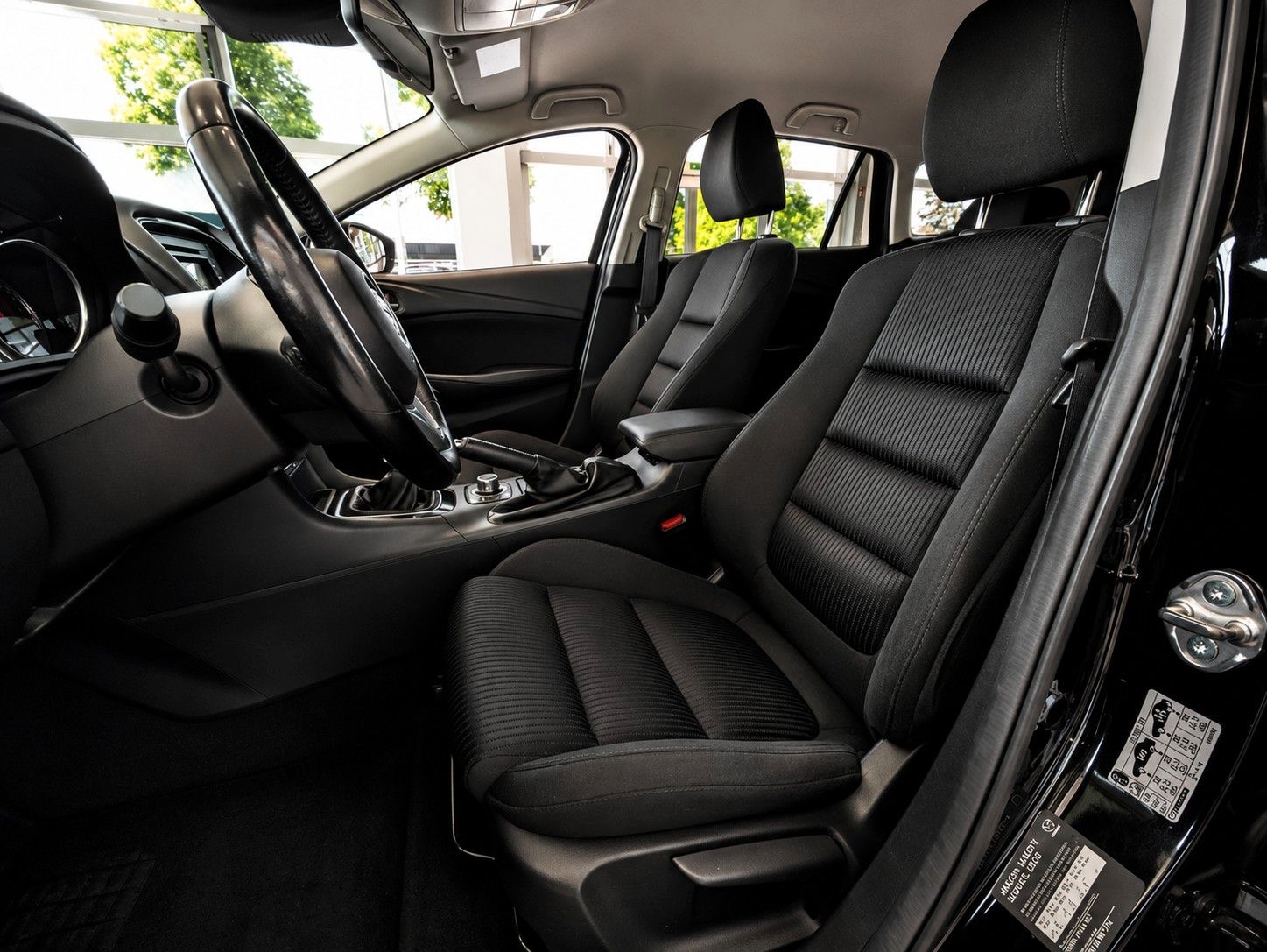 Fahrzeugabbildung Mazda 6 Kombi Center-Line KLIMAAUT SITZHEIZG NAVI 19''