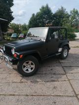 Jeep Wrangler SE 2.5 mit Soundsystem und neu lackiert