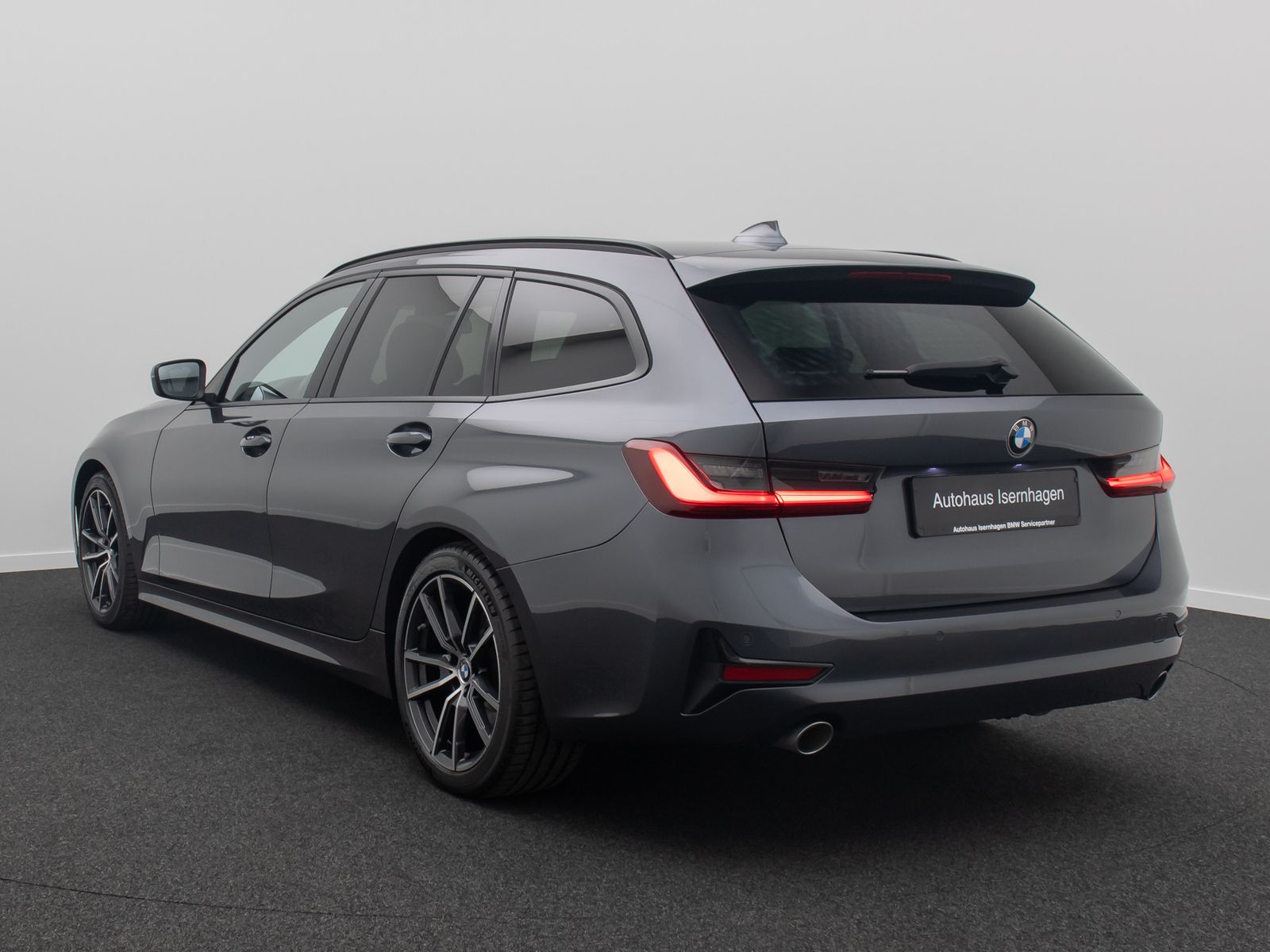 Fahrzeugabbildung BMW 318d Geschwindigreg DAB Alarm AHK WLAN M Sport