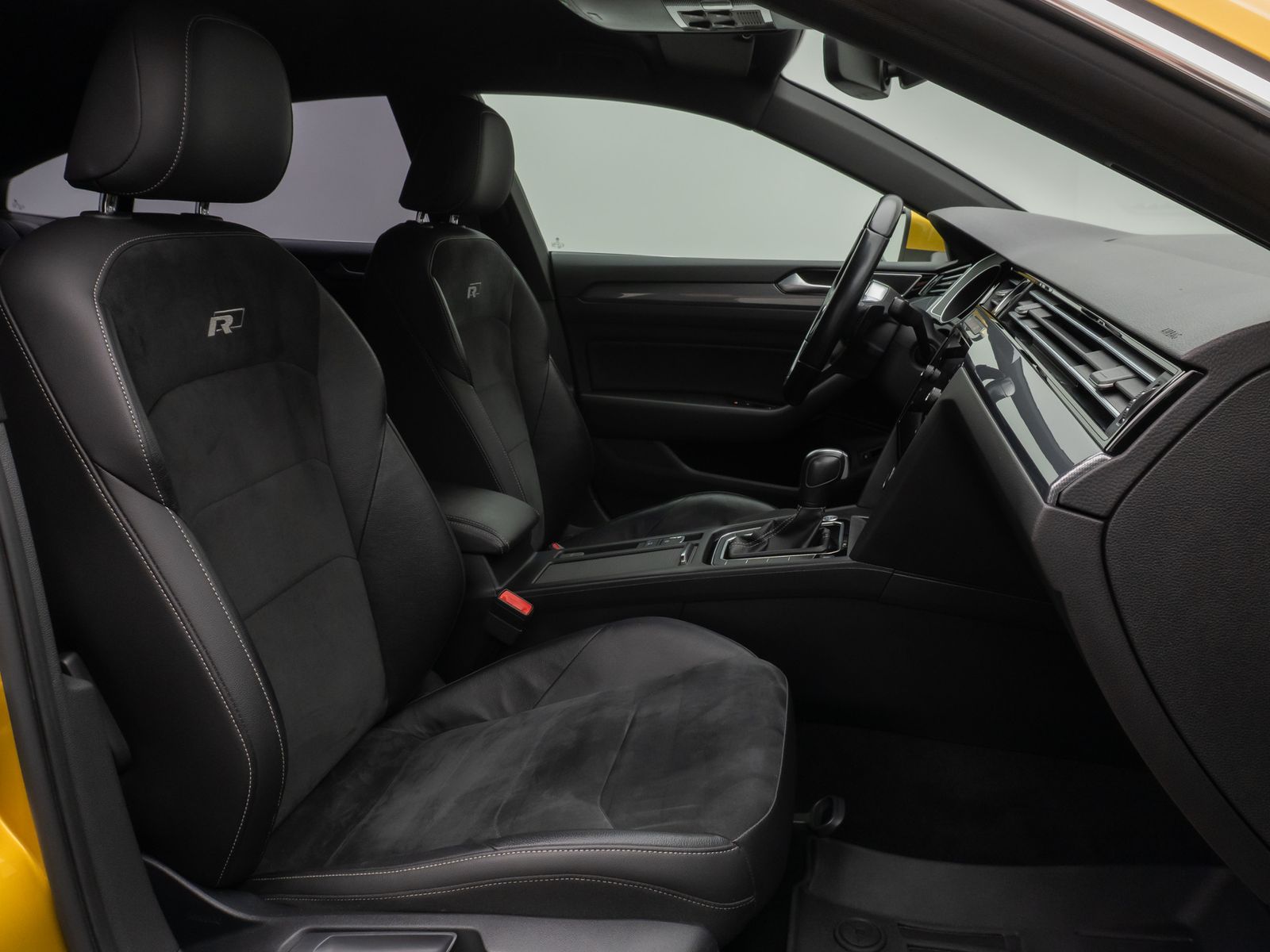 Fahrzeugabbildung Volkswagen Arteon R-Line Kamera Fernlichtassist ACC 8Fach