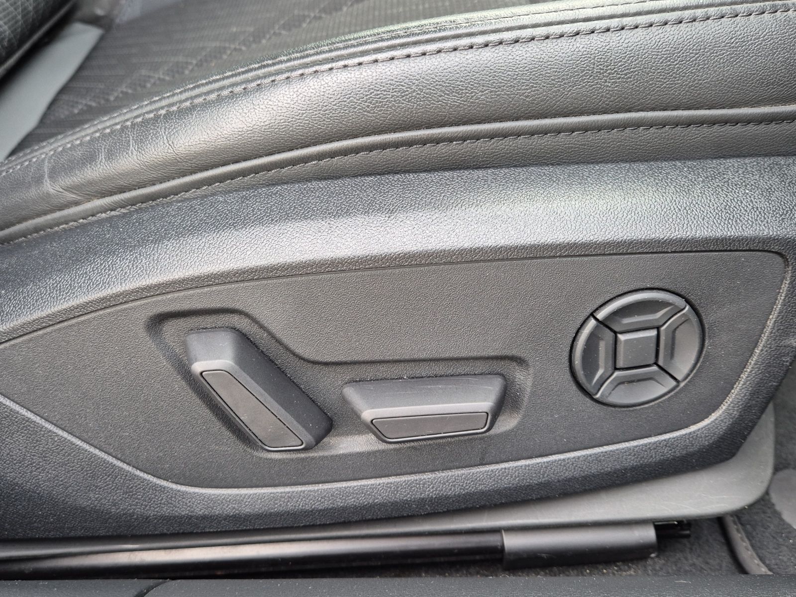 Fahrzeugabbildung Audi A6 Allroad quattro 45 TDI LED Navi Luft AVC HUD