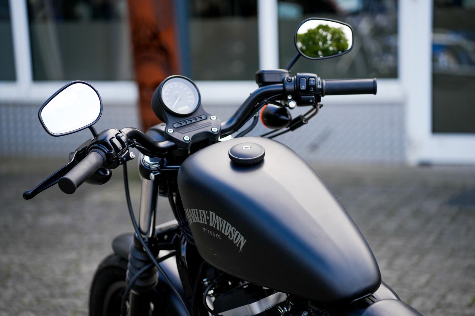 Fahrzeugabbildung Harley-Davidson XL883N Sportster Iron 883 - Jekill - 1. Hand