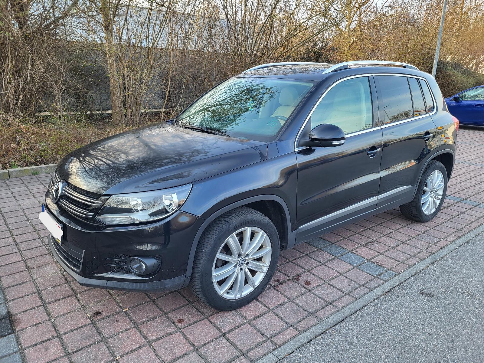 Volkswagen Tiguan2.0TSi*Track&Field*AUTOM*NAVi*LEDER*GLASD.
