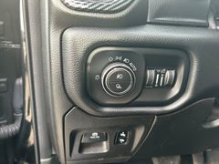 Fahrzeugabbildung Dodge RAM 1500 Gen5 5.7 Hemi Laramie Leder Navi AHK
