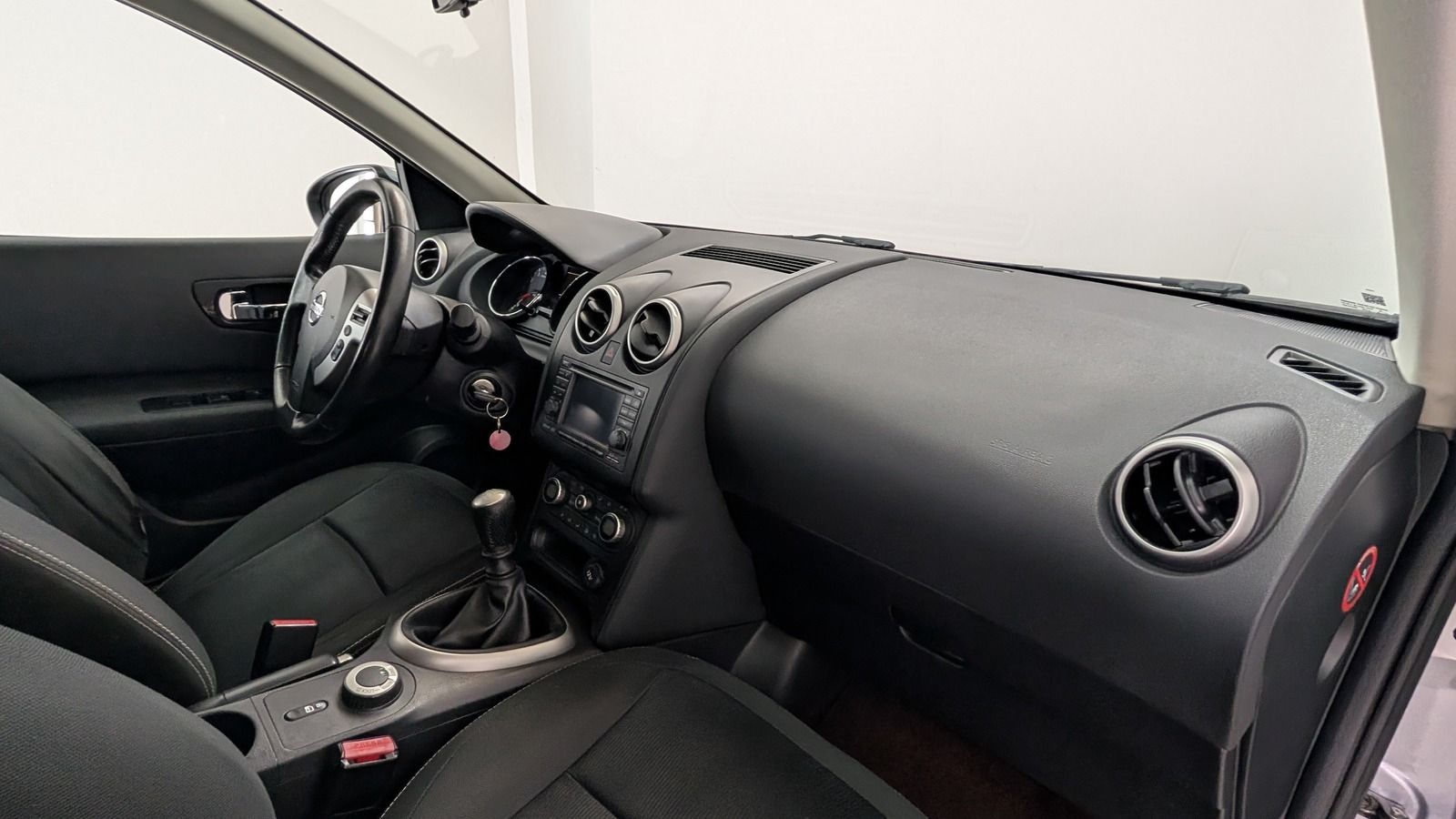 Fahrzeugabbildung Nissan Qashqai+2 2.0i 4x4 * AHK * Navi * Pano Acenta 7-
